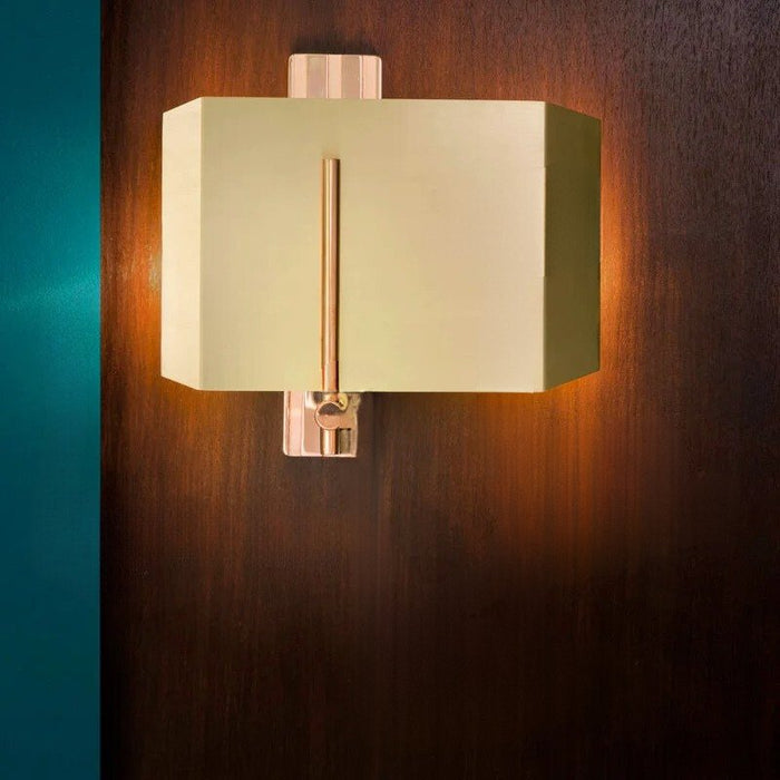 Elegant Aureum Wall Lamp