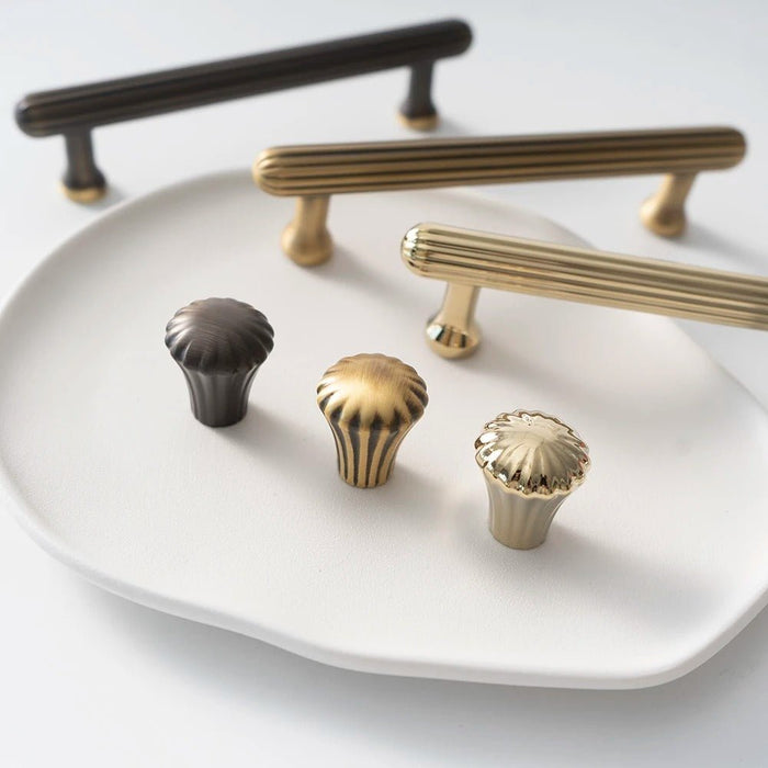 Introducing the Berdo Knob & Pull Bar: Elevate Your Cabinets with Style and Functionality.