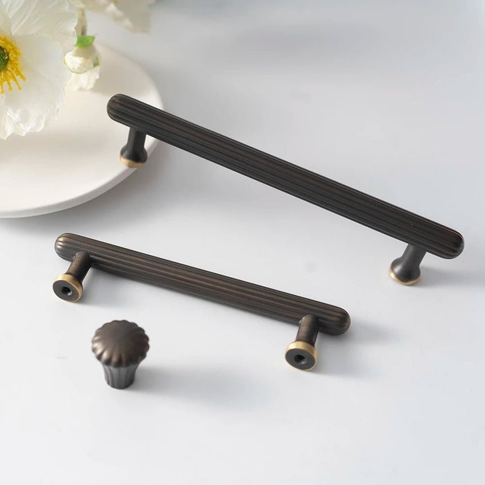 Make a statement with the Berdo Knob & Pull Bar, its elegant silhouette adding a touch of sophistication to any space.