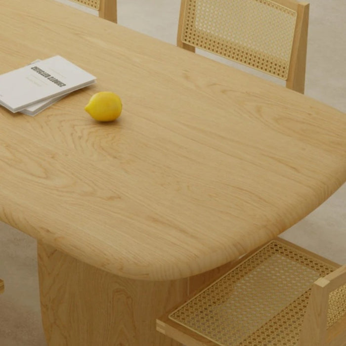 Minimalist Pisqu Dining Table